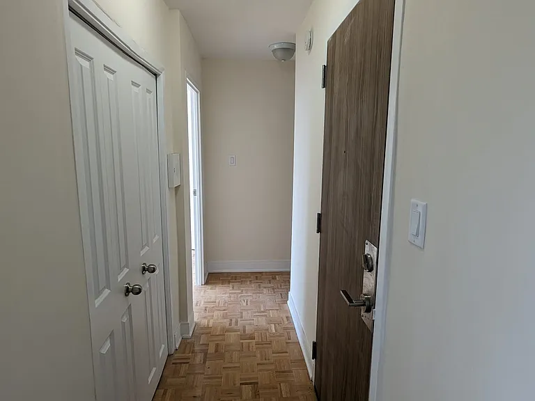 66 Broadway Ave — Photo 37