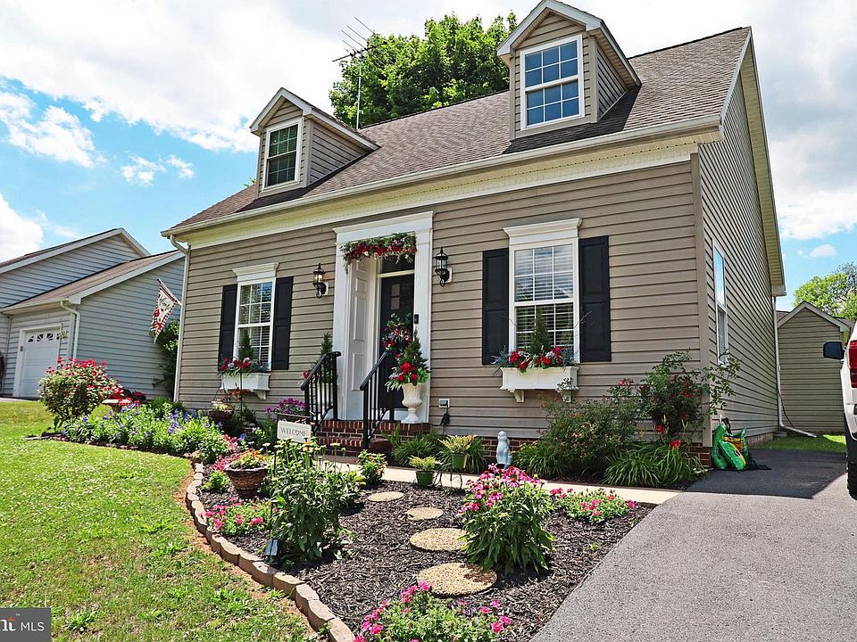 1st image of 211 Sentry Ln