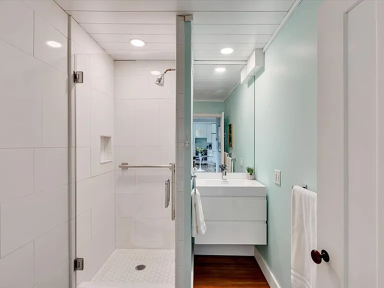 116 Catherine St — Photo 30