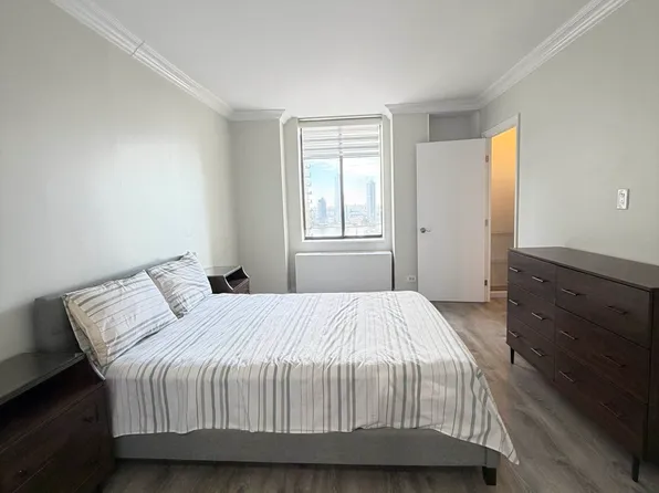 311 East 38th Street image 12 of 14