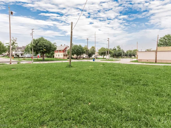 14505 Woodworth Rd, Cleveland, OH 44112