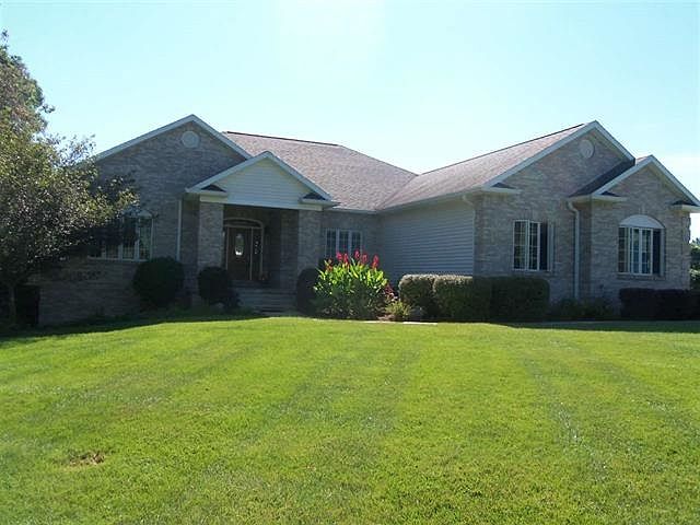 1st image of 2840 Woodland Dr