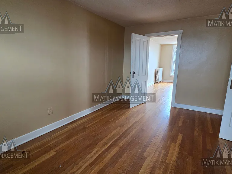 143 Main St W #1/2 — Photo 33