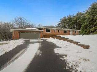 8197 Harvest Hill Dr, Roscoe, IL 61073