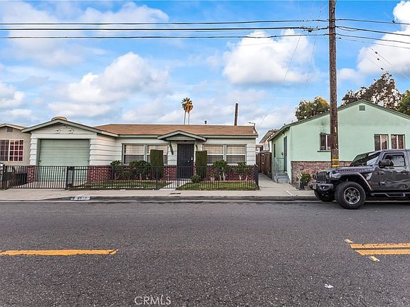 3rd image of 4860 Bell Ave
