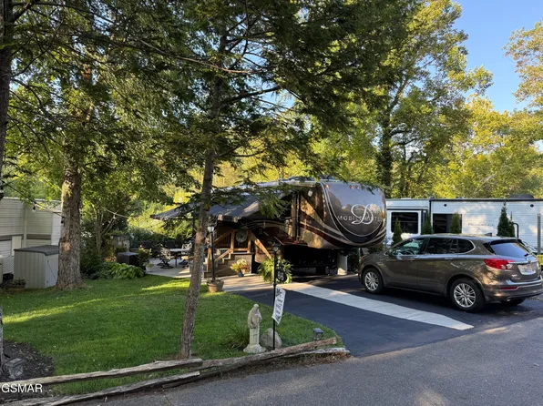 4229 E Pkwy #66, Gatlinburg, TN 37738