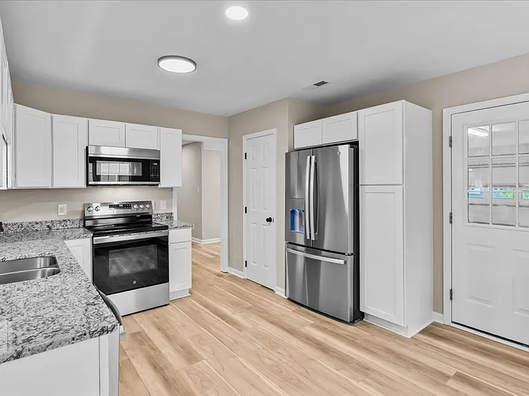 3011 Colony Dr — Photo 20