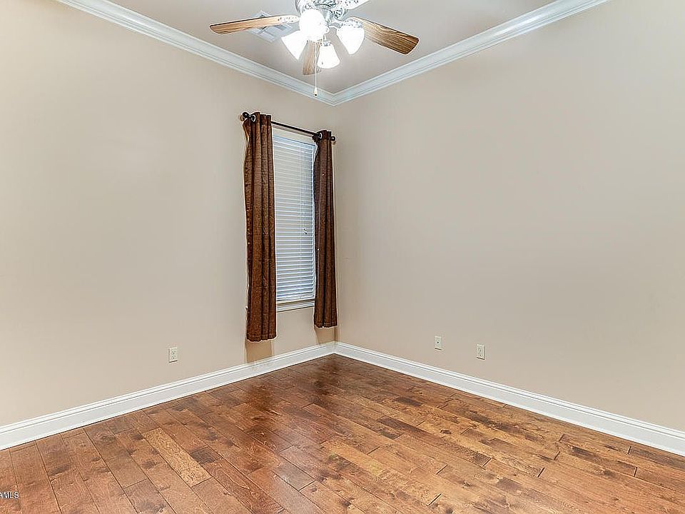 1st image of 102 Shadow Springs Dr