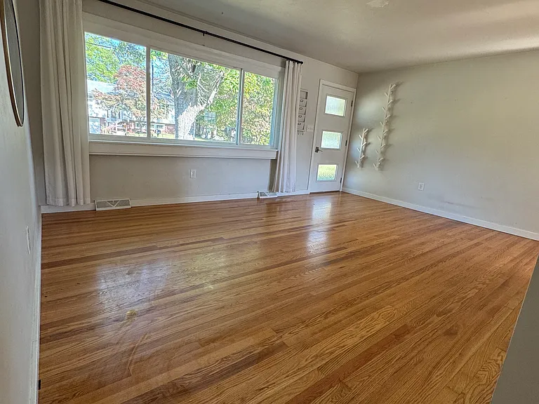 250 Madison St — Photo 5
