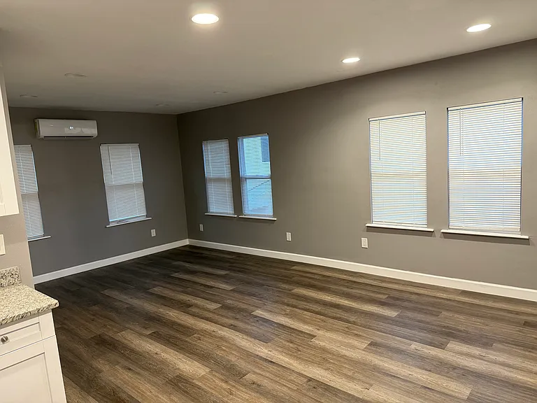 213 S Bradford Ave — Photo 17