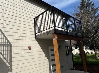 476 SE Barrington Dr #F2, Oak Harbor, WA 98277