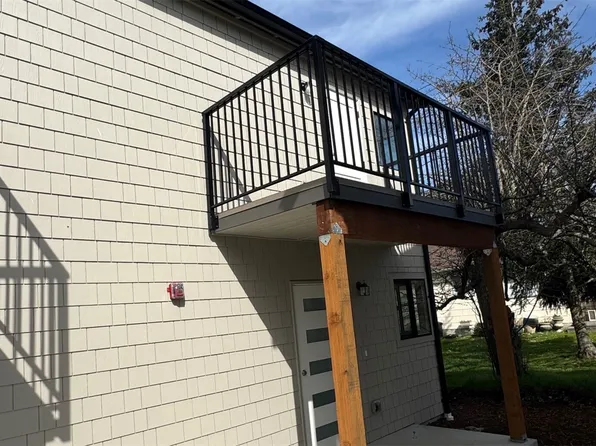 476 SE Barrington Dr #F2, Oak Harbor, WA 98277