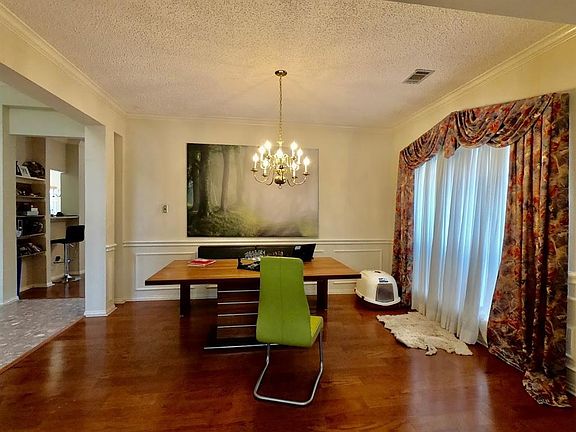 3rd image of 223 Cove Dr