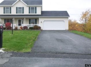 5 Back Spin Dr, Clifton Park, NY 12118
