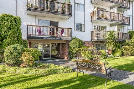 Woodridge Manor Apartments — Photo 3