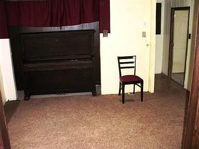 5th image of 807 2nd Ave W