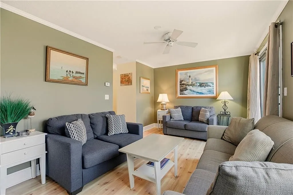 2 bed, 1.0 bath, 1181 sqft, $4,000 — Photo 2