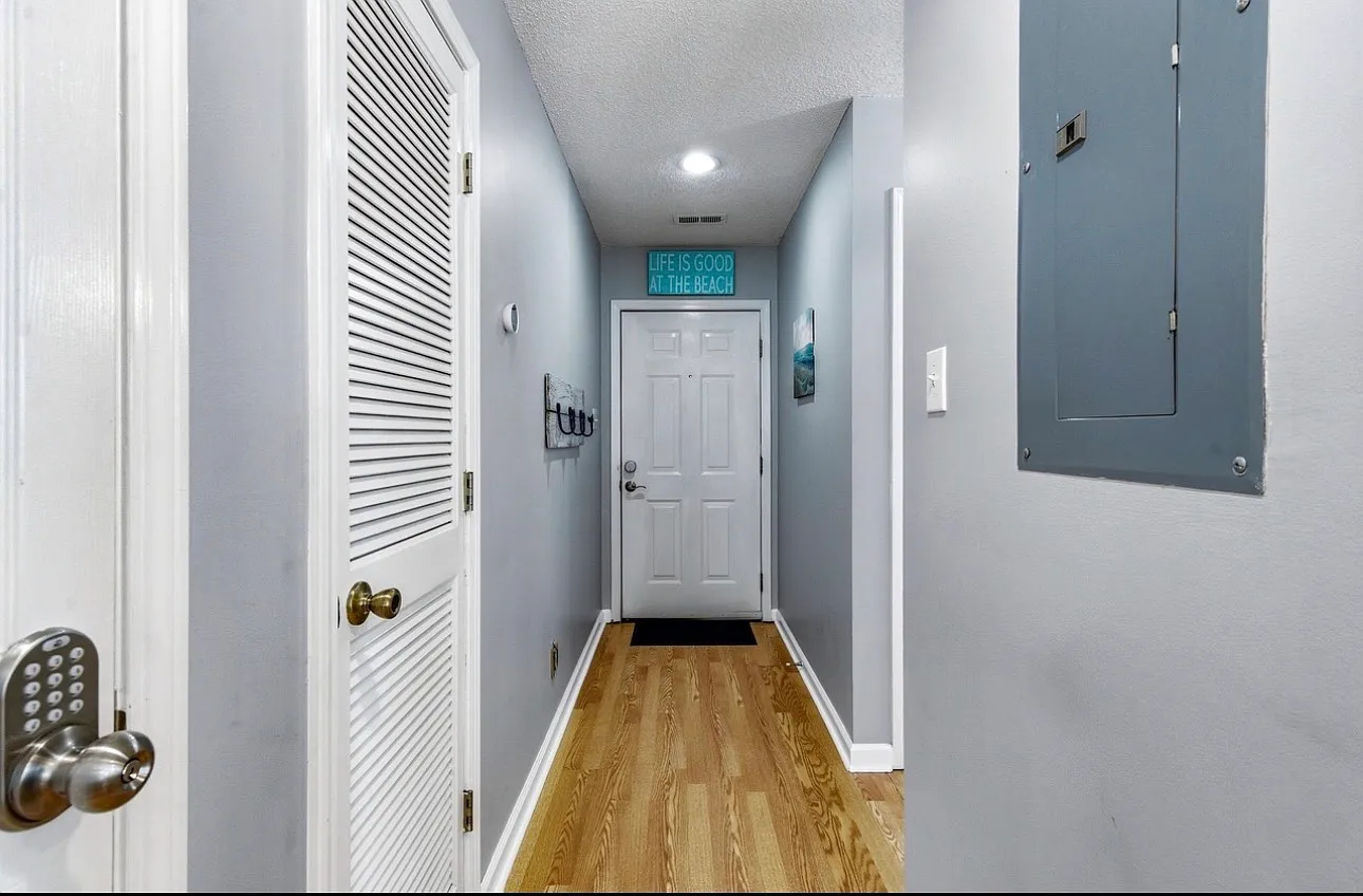 2 bed, 900 sqft, $1,725 — Photo 3