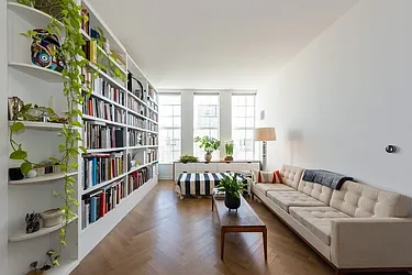 Rented by MaxInvest Real Estate, Inc.