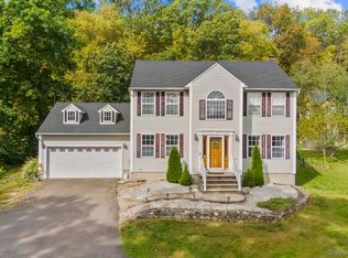 243 Stonefence Rd, Naugatuck, CT 06770