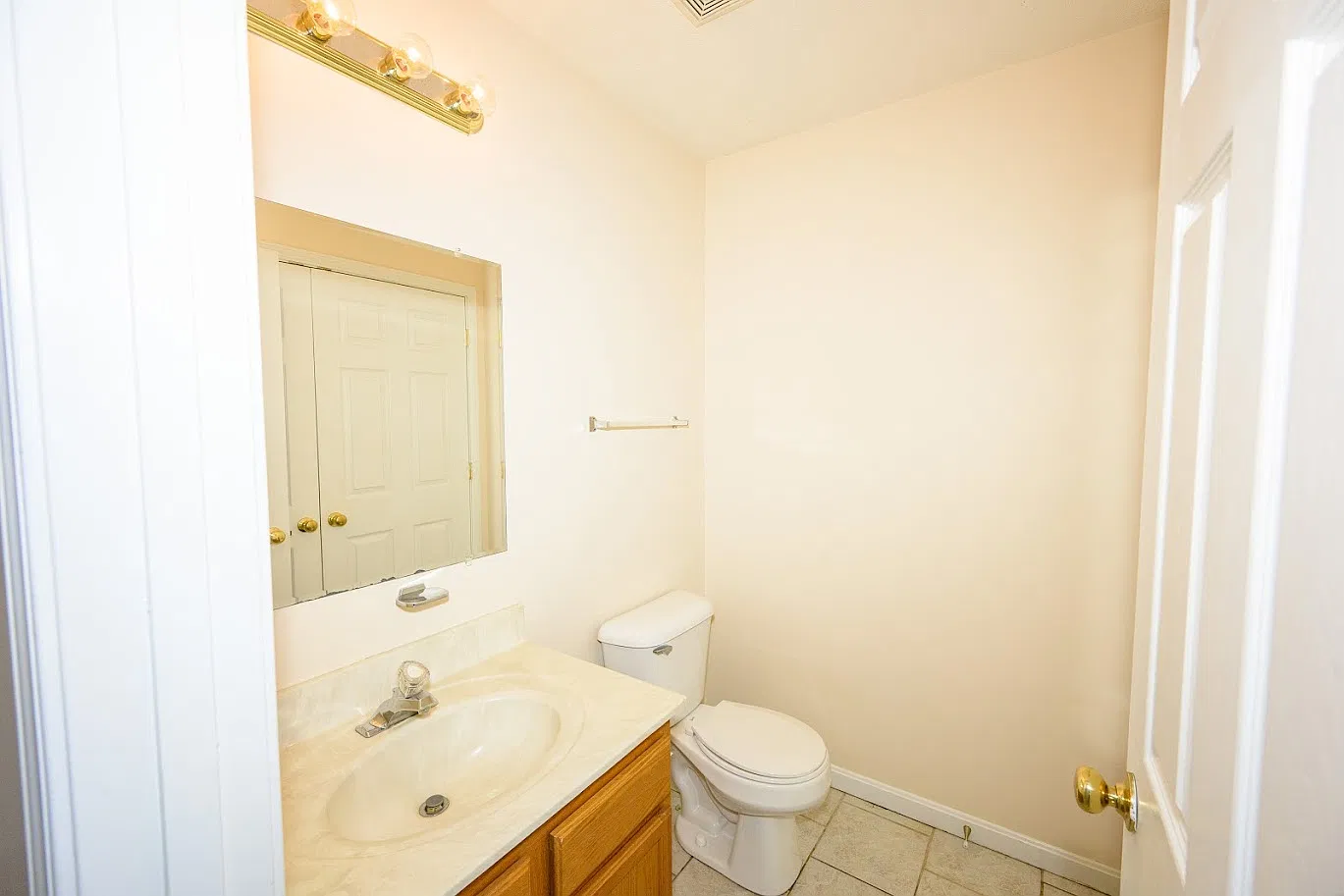 2 bed, 1.5 bath, 1217 sqft, $1,015 — Photo 2