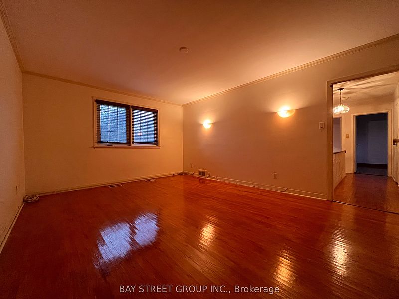 Toronto House for rent - 5 Bedrooms — photo 8