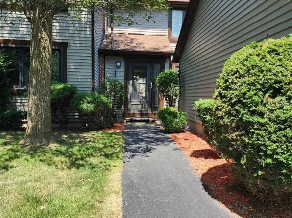 53 Charlesgate Cir, East Amherst, NY 14051