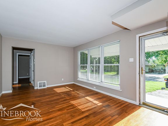 3rd image of 165 Clearview Dr