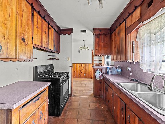 3rd image of 5810 Langley Rd