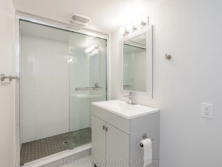 7669 Alpine Dr #LOWER — Photo 14