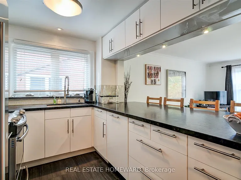 21 Love Cres #MAIN FLOOR — Photo 1