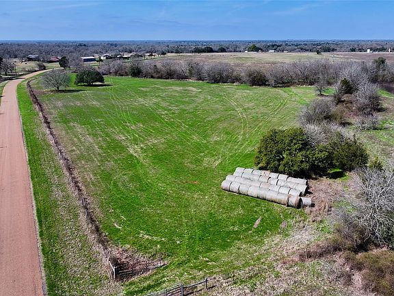 3rd image of 2 Hills Rd