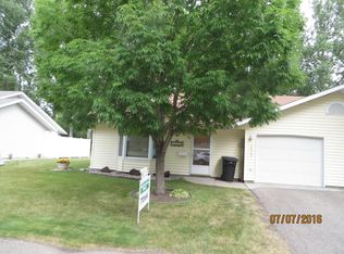 3949 Dacotah View Ct, Grand Forks, ND 58201