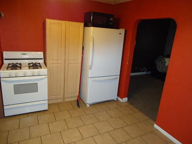 2nd image of 1015 E State St