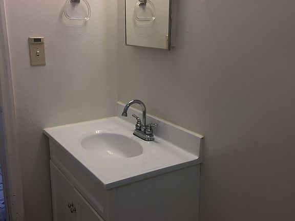 5th image of 2916 Sewell St APT 1