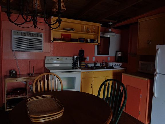 4th image of 414 Caisson St