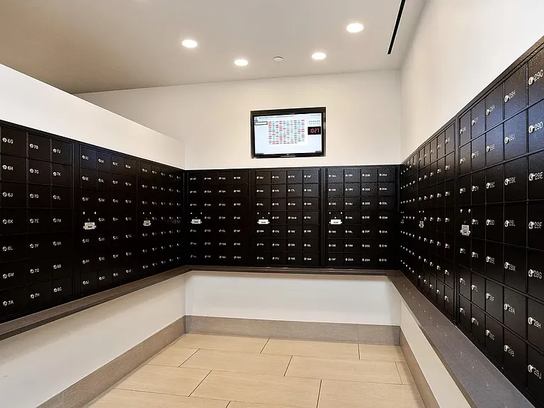 2020 Walnut St #9M — Photo 9
