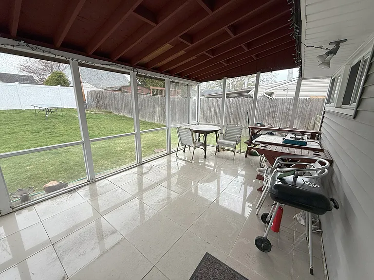 168 Red Maple Dr E — Photo 14