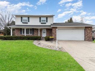 971 Cecelia Dr, Essexville, MI