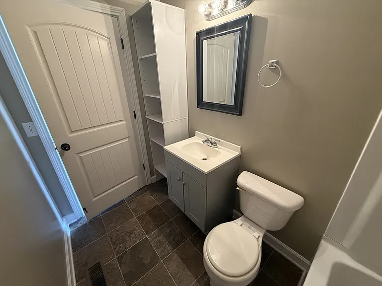 50 Maple St — Photo 12