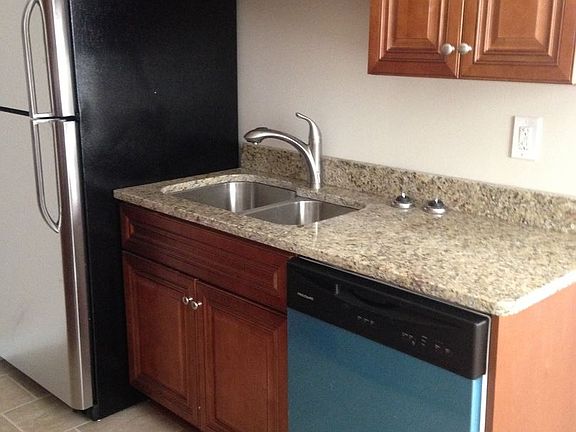 3rd image of 121 W Balview Ave APT A