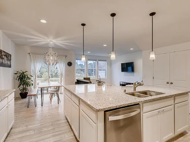 718 Maggie Way — Photo 10