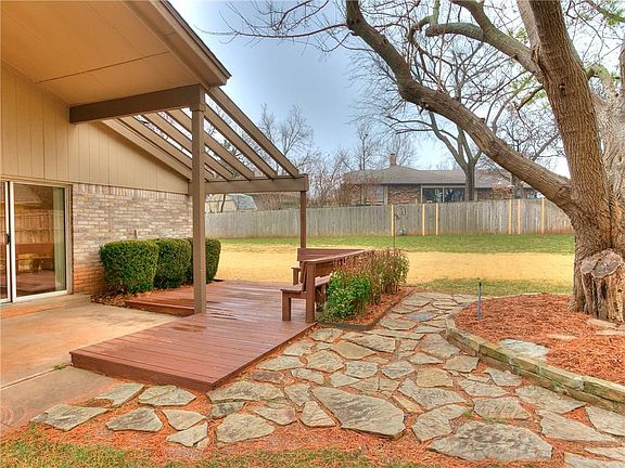 4th image of 328 Hardy Dr