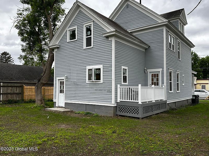 3rd image of 5 Barton Avenue