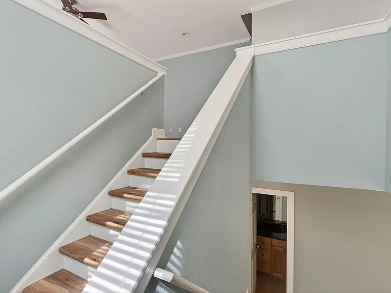 1136 Arlynn Ln — Photo 3