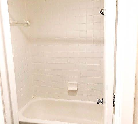 4th image of 2722 Throckmorton St APT 206