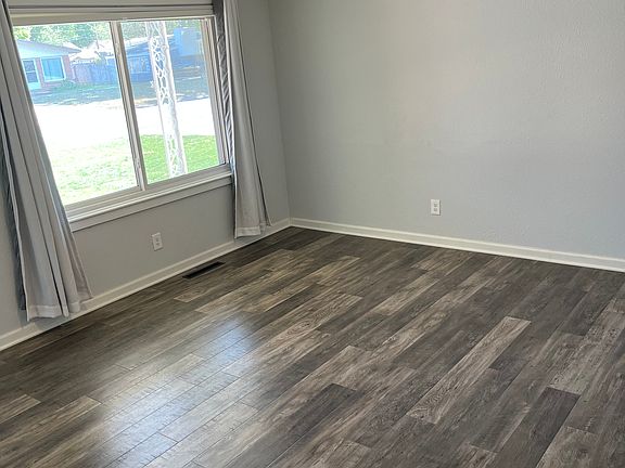 4th image of 315 Anita Dr