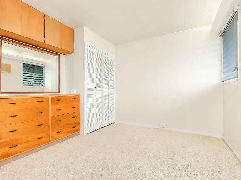 2559 Peter St — Photo 6