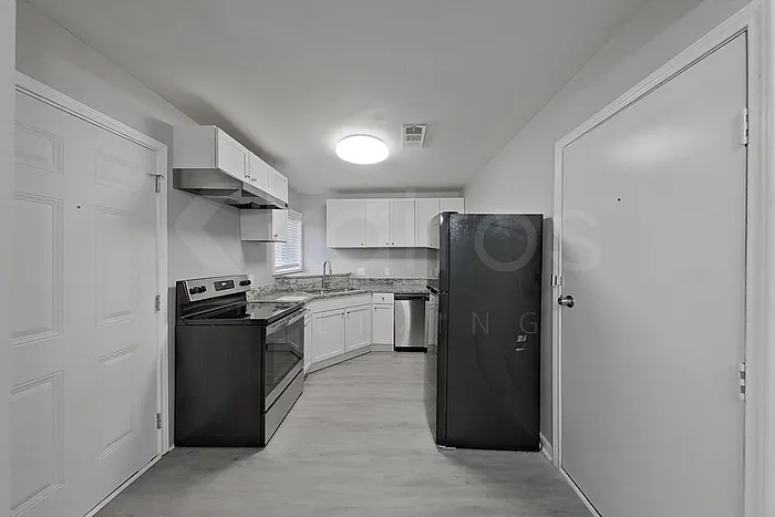 230 E Colonial Dr — Photo 4