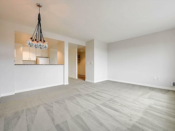 5th image of 260 King St Unit 541